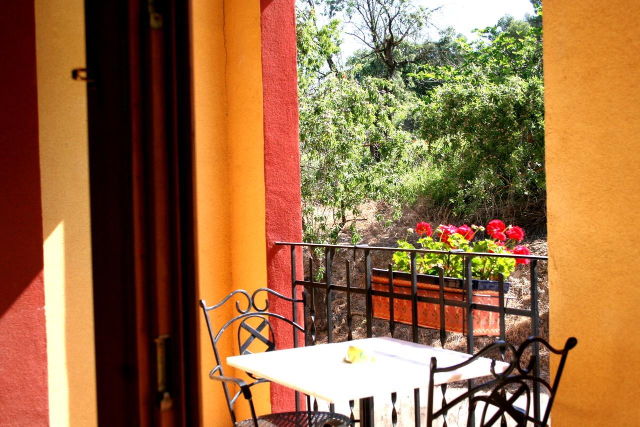 Podiumberg Hotel Quatretondeta Bagian luar foto